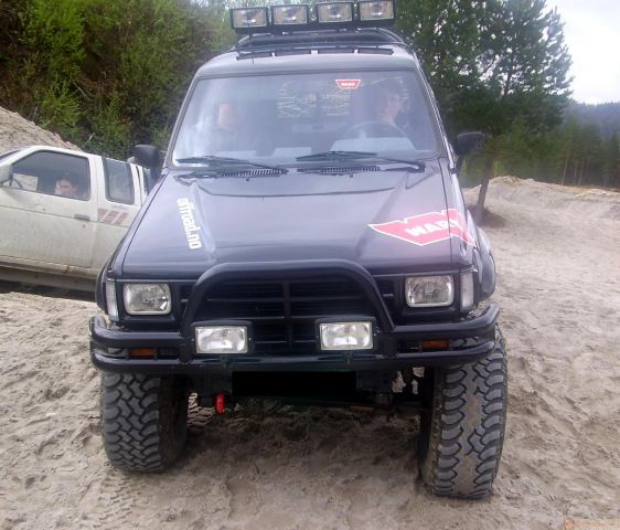 hilux02red.JPG